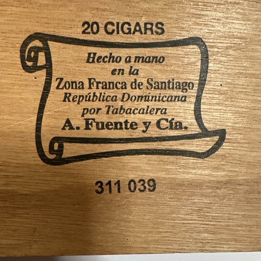 Arturo Fuente Wooden Cigar Box Hinged Clasp Stickers - Picture 4 of 9